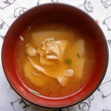 舞茸と里芋の味噌汁
